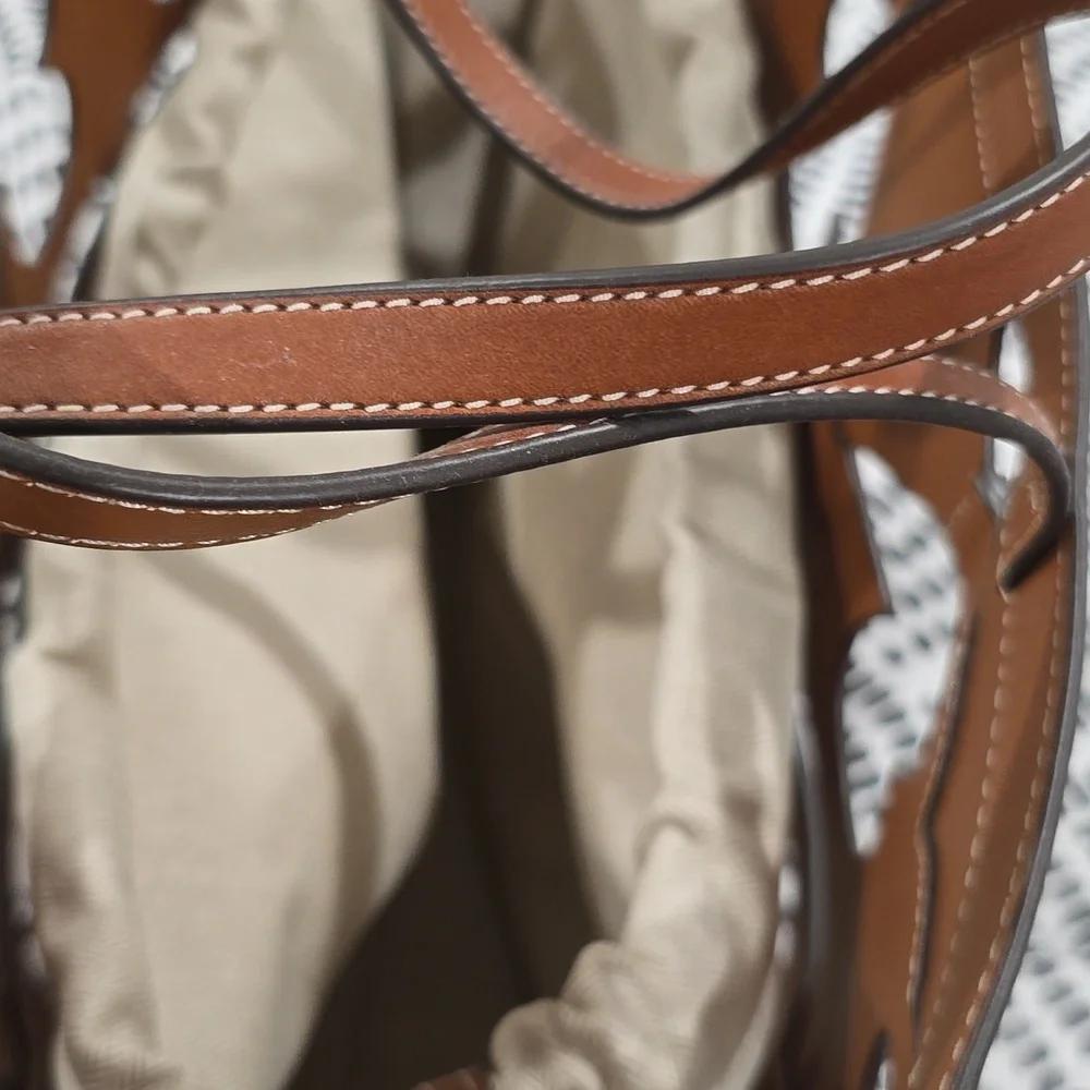Tory Burch Tan Cutout Tote Bag - Picture 4 of 11